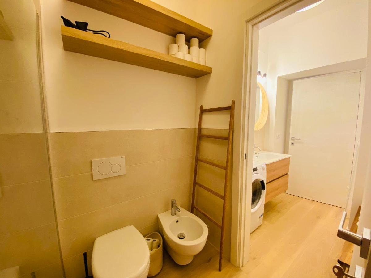 Piazzaborsa Charme Apartment ตรีเอสเต ภายนอก รูปภาพ
